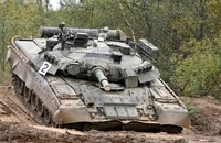 VIDEO: Xe tăng T-80 Nga bắn 'rát', đánh chiếm cứ điểm Ukraine 