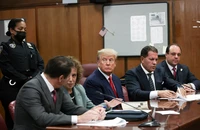 Ông Trump phát biểu trước người ủng hộ sau khi rời tòa án Manhattan