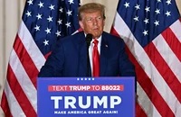 Ông Trump đăng đàn phát biểu sau khi rời toà Manhattan về lại Florida