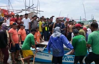 Va chạm giữa tàu thương mại và tàu cá Philippines gần bãi cạn Scarborough, 3 ngư dân thiệt mạng 