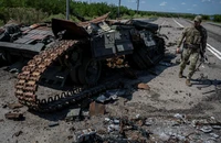 Nóng Nga-Ukraine 13-10: Nga dồn lực tấn công mạnh ở Donetsk, Ukraine nói tàu Hạm đội Biển Đen Nga bị hư hại sau vụ nổ lớn
