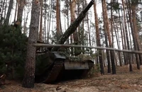 VIDEO: Xe tăng chủ lực T-80 BVM khai hỏa tại mặt trận Donetsk