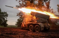 VIDEO: UAV Ukraine 'truy sát' pháo phản lực BM-21 Grad Nga