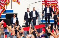 Áp lực bủa vây mật vụ Mỹ sau vụ ông Trump bị bắn 