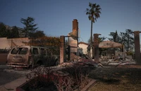 Cháy rừng ở Los Angeles: Gió quái Santa Ana giật mạnh; Báo động đặc biệt nguy hiểm; Ông Trump chuẩn bị thị sát