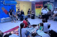 Iran đáp trả mạnh, còi báo động vang khắp Israel, ông Netanyahu xuống boongke chỉ đạo