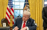 Tổng thống Trump ký sắc lệnh dỡ bỏ trừng phạt Syria 