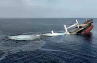 Mỹ: Houthis bắt thủy thủ làm con tin sau khi tấn công tàu trên Biển Đỏ