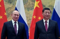 Tổng thống Nga Vladimir Putin (trái) và Chủ tịch Trung Quốc Tập Cận Bình. Ảnh: REUTERS