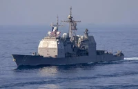 Tàu tuần dương USS Port Royal của Mỹ đi qua eo biển Đài Loan hôm 10-5. Ảnh: US NAVY