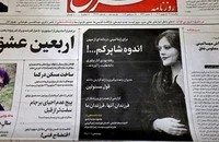 Trang nhất của tờ báo Sharq (Iran) có bức ảnh của cô Mahsa Amini. Ảnh: AFP