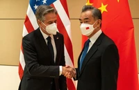 Ngoại trưởng Mỹ Antony Blinken (trái) và Bộ trưởng Ngoại giao Trung Quốc Vương Nghị. Ảnh: REUTERS
