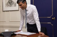 Tân Thủ tướng Anh Rishi Sunak điện đàm với Tổng thống Mỹ Joe Biden tối 25-10. Ảnh: THE TELEGRAPH