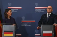 Ngoại trưởng Đức Annalena Baerbock gặp người đồng cấp Ba Lan Zbigniew Rau tại Warsaw đầu tháng 10 bàn về các khoản bồi thường tổn thất Thế chiến II. Ảnh: GETTY IMAGES