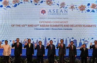 Các nhà lãnh đạo các nước thành viên ASEAN tại Hội nghị Cấp cao ASEAN lần thứ 40, 41 diễn ra ở thủ đô Phnom Penh (Campuchia). Ảnh: AFP