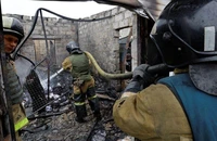 Một khu chợ địa phương bị phá hủy do trận pháo kích của Nga ở tỉnh Donetsk (Ukraine). Ảnh: REUTERS