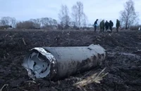 Phía Belarus cho rằng mảnh vỡ này là từ tên lửa S-300 của Ukraine. Ảnh: REUTERS
