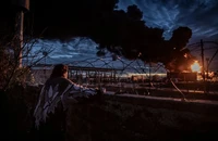 Cháy kho chứa dầu trên sông Dnepr ở TP Kherson (tỉnh Kherson) ngày 19-11. Ảnh: THE NEW YORK TIME