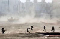 Binh sĩ Ấn Độ diễn tập tác chiến tại DefExpo 2020 ở TP Lucknow. Ảnh: REUTERS