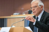 Ông Borrell nói việc viện trợ vũ khí cho Ukraine và Nga có ‘sự khác biệt lớn'