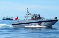 Trung Quốc điều tàu theo dõi tàu Mỹ gần bãi Cỏ Mây