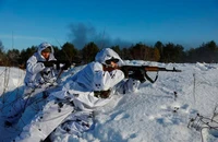 Chiến sự Nga-Ukraine 6-12: Kiev tuyên bố phá huỷ oanh tạc cơ Su-24M Nga gần đảo Rắn; Moscow nói hạ loạt UAV Ukraine tại biển Azov, bán đảo Crimea