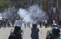 Sinh viên Bangladesh biểu tình phản đối quy định tuyển công chức, 32 người chết