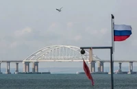 Tướng Ukraine cảnh báo phá hủy cầu Crimea vài tháng tới