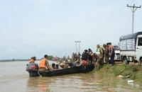 Bão lũ hoành hành từ Á sang Âu