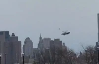 VIDEO: Trực thăng gãy đuôi trên không rồi rơi xuống sông ở New York, 6 người thiệt mạng