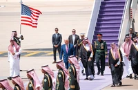 Giải mã việc Saudi Arabia đón ông Trump bằng thảm tím?