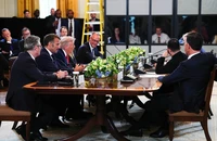 ẢNH-VIDEO: Thượng đỉnh giữa ông Trump, ông Zelensky và lãnh đạo châu Âu