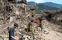 Động đất chồng động đất, Afghanistan chạy đua cứu người 