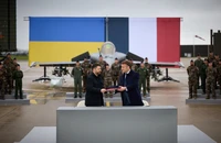 Ông Zelensky ký thỏa thuận mở đường mua 100 tiêm kích Rafale của Pháp