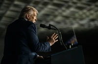 Ông Trump nói Ukraine phải chấp nhận thỏa thuận 28 điểm; Khả năng Mỹ cắt chia sẻ tình báo, vũ khí 