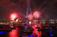 Năm mới 2026 đã về trên địa cầu, cùng ngắm pháo hoa rực rỡ ở New Zealand và Úc