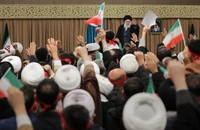 Lãnh tụ tối cao Iran Khamenei đáp trả Tổng thống Trump: Hãy lo quản lý Mỹ