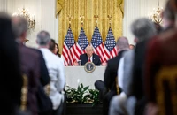 Ông Trump cảnh báo áp thuế 200% với rượu vang Pháp nếu Paris không tham gia Hội đồng Hoà bình