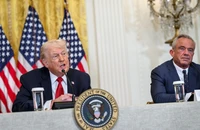 Ông Trump: Hạm đội lớn của Mỹ áp sát Iran