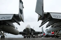Mỹ nói bắn hạ UAV Iran áp sát tàu sân bay; đàm phán Washington-Tehran có thay đổi lớn?