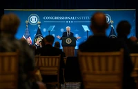 Ông Trump kêu gọi Trung Quốc, Nhật, Hàn,... điều tàu cùng Mỹ giữ an toàn eo biển Hormuz
