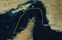Cập nhật tình hình tàu qua eo biển Hormuz ngày đầu Mỹ phong tỏa; Iran dọa tung vũ khí mới nếu chiến sự leo thang