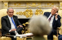 Chiến sự Trung Đông ngày 80: Ông Netanyahu và ông Trump điện đàm, bàn tấn công Iran; Tehran nhắn Mỹ hoặc chấp nhận điều kiện hoặc đầu hàng