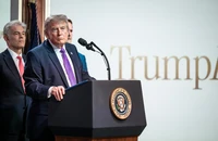 Chiến sự Trung Đông ngày 82: Ông Trump đề cập thời điểm tấn công; Ngoại trưởng Iran cảnh báo ‘bất ngờ’; Ông Vance nói về nội bộ lãnh đạo Iran và rối rắm đàm phán