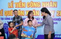 ‘Chuyến tàu mùa xuân’ tiếp tục lăn bánh đưa gần 500 gia đình về quê đón Tết