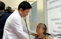 TP.HCM: Khám, cấp thuốc miễn phí cho 200 người có công với cách mạng