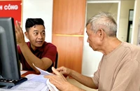 TP.HCM tặng 1,8 triệu đồng quà Tết cho người hưu trí