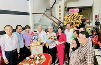 TP.HCM đề xuất mức chi quà tặng chúc thọ, mừng thọ người cao tuổi 