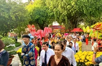 Đông đảo người dân dự lễ Khai hạ - Cầu an tại Lăng Đức Tả quân Lê Văn Duyệt