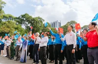 Tuổi trẻ TP.HCM chào cờ và phát động hành trình 'Tôi yêu Tổ quốc tôi'